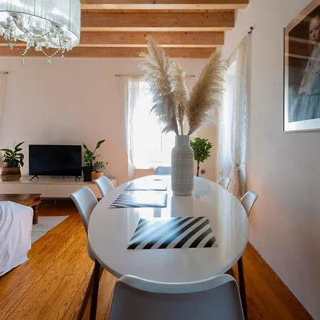 Artist Loft Apartment